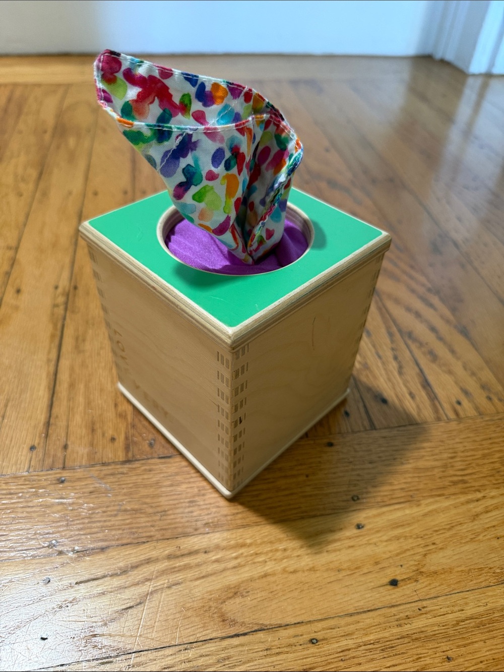 Lovevery Magic Tissue Box - 5-6 Months the Senser Kit
